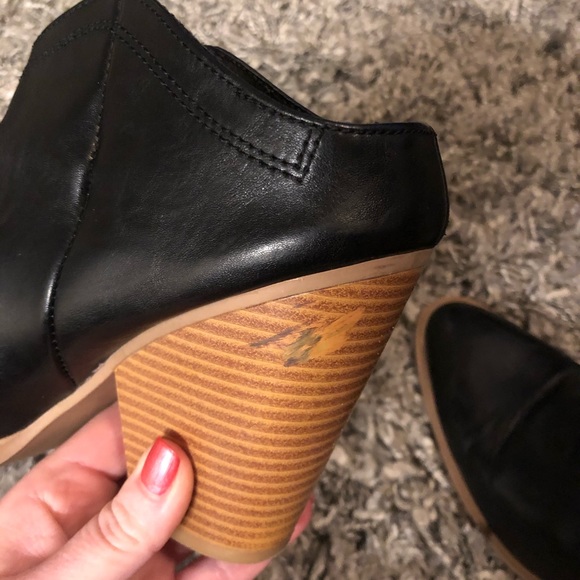 Comfy DV Target Brand Black Faux Leather Mule - Picture 7 of 8